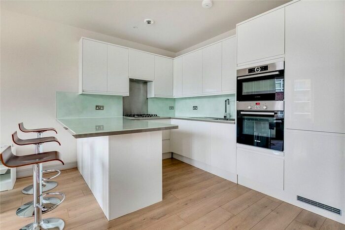 2 Bedroom Flat To Rent In Baybridge House, Woodlands Way, London, SW15