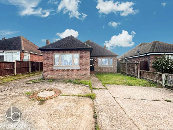 3 Bedroom Detached Bungalow For Sale In Wyndham Crescent, Clacton-On-Sea, CO15