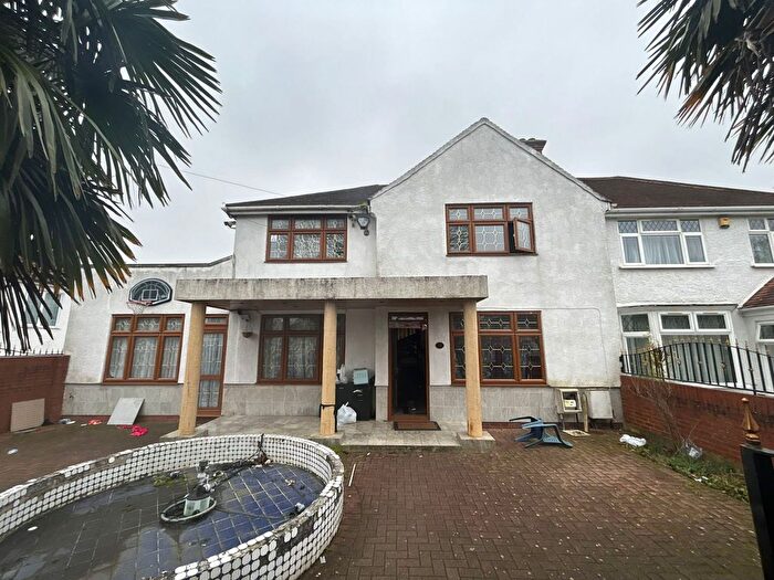 5 Bedroom Semi-Detached House To Rent In Fern Lane, Hounslow, TW5