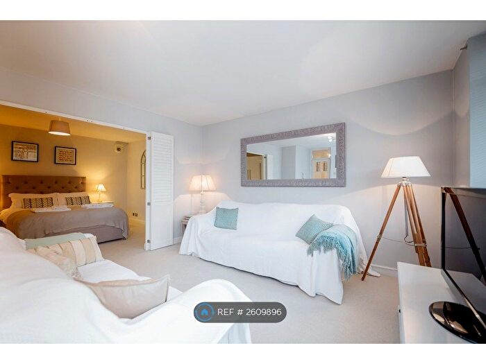 1 Bedroom Flat To Rent In Grosvenor Court, London, SW15
