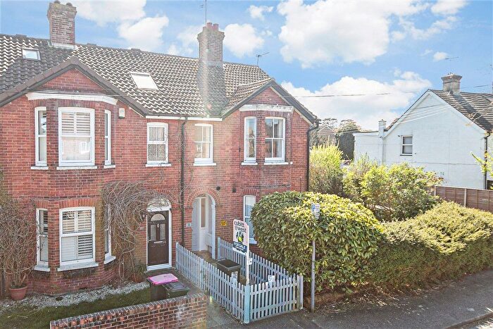 2 Bedroom Maisonette For Sale In Ifield Road, West Green, Crawley, West Sussex, RH11