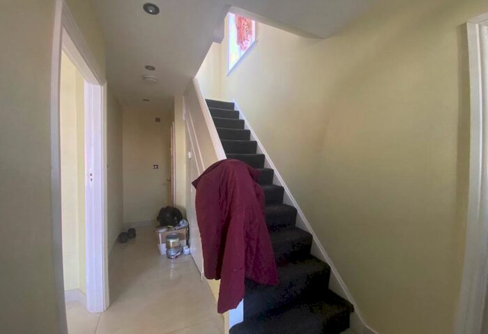 4 Bedroom Semi-Detached House To Rent In Dryburgh Gardens, London, NW9