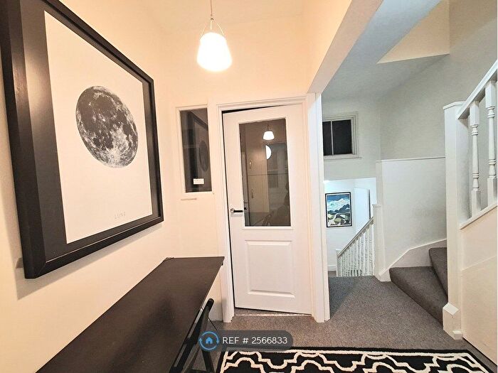 3 Bedroom Flat To Rent In Hormead Road, London, W9