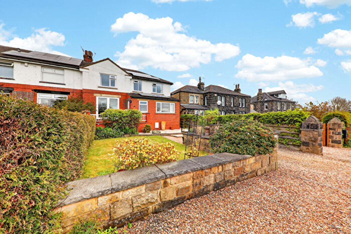 3 Bedroom End Of Terrace House For Sale In Moorland Road, Leeds, LS16