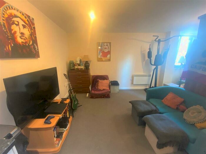 Studio To Rent In Burleys Way, Leicester, LE1