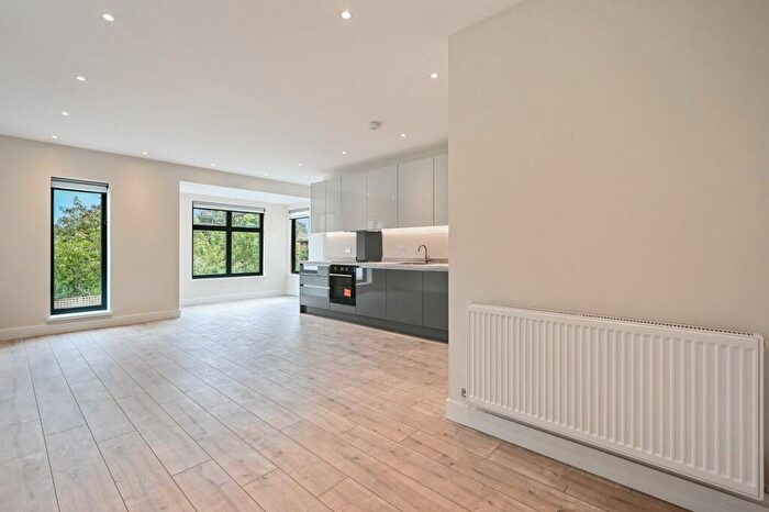 2 Bedroom Flat To Rent In Porcupine Close, Mottingham, SE9