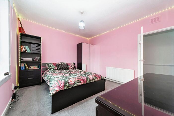 3 Bedroom Terraced House For Sale In Boydstone Place, Thornliebank, Glasgow, G46