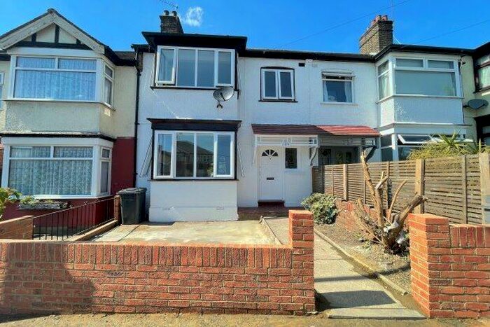 3 Bedroom Property To Rent In Fyfield Road, London, E17