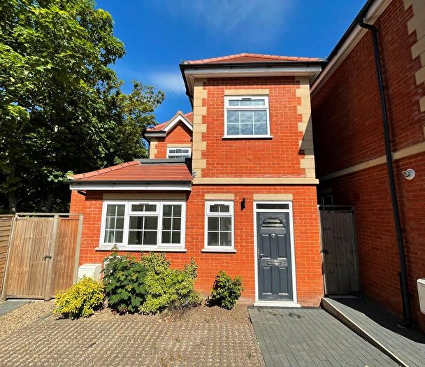 3 Bedroom Detached House For Sale In A Maxwelton Close, Mill Hill, London, Barnet, NW7