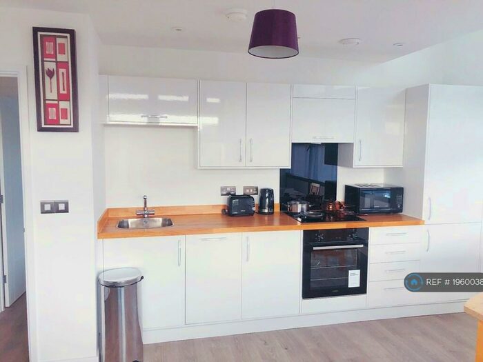 2 Bedroom Flat To Rent In Edinburgh House, Harlow, CM20