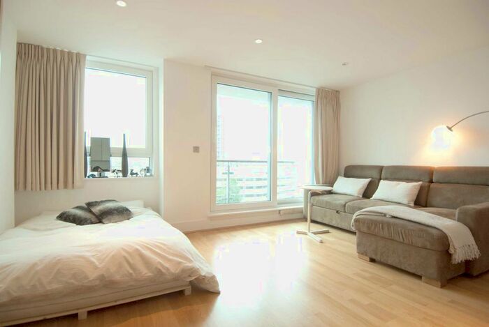 Studio To Rent In Kestrel House, St George Wharf, Vauxhall, London, SW8