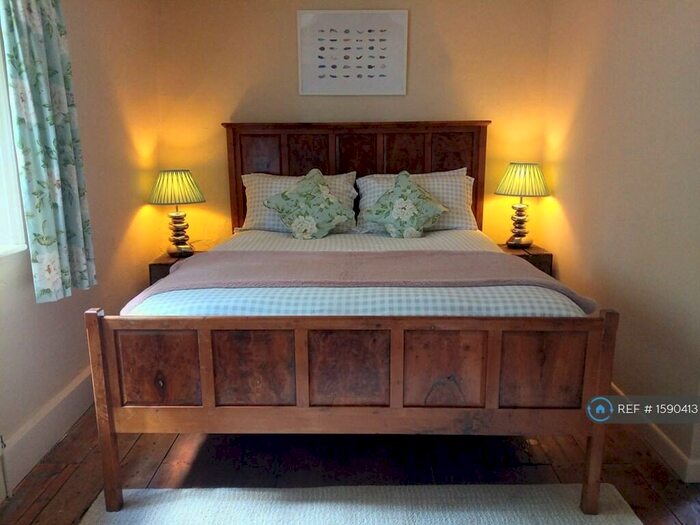 1 Bedroom Flat To Rent In The Street, Devizes, SN10