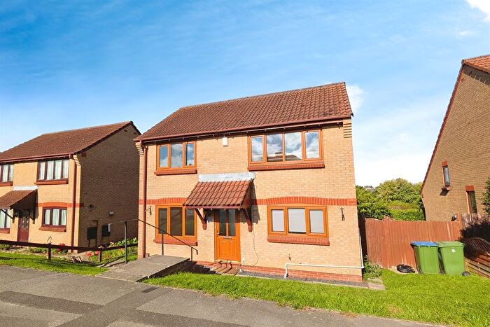 4 Bedroom Detached House To Rent In Butts Road, SO19