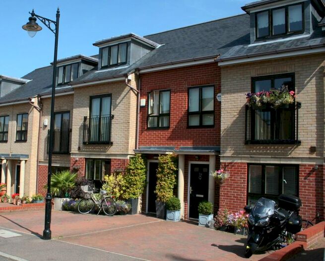 3 Bedroom Property To Rent In St Bartholomews Court, Riverside, Cambridge CB5