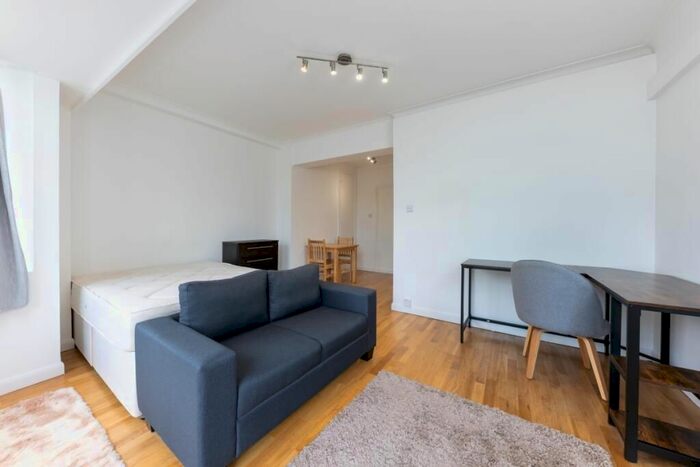 Studio To Rent In Warren Court, Euston Road, London, NW1