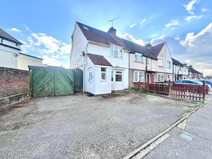 4 Bedroom End Of Terrace House To Rent In Lower Road, Maidstone, Kent, ME15