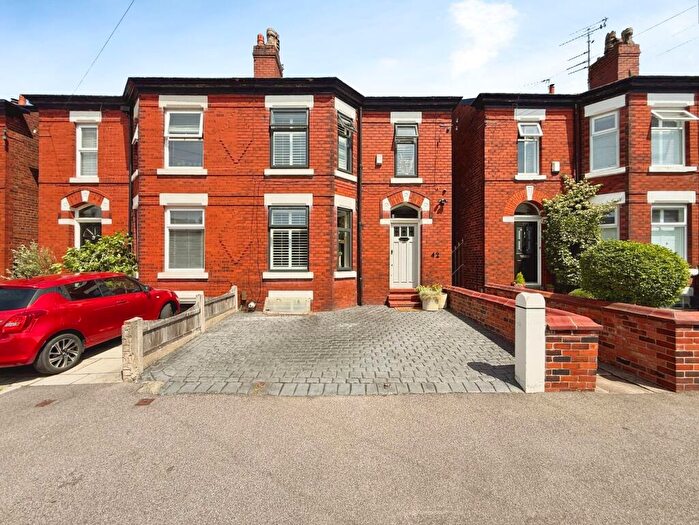 3 Bedroom Semi-Detached House For Sale In Oakfield Road, Stockport, SK3