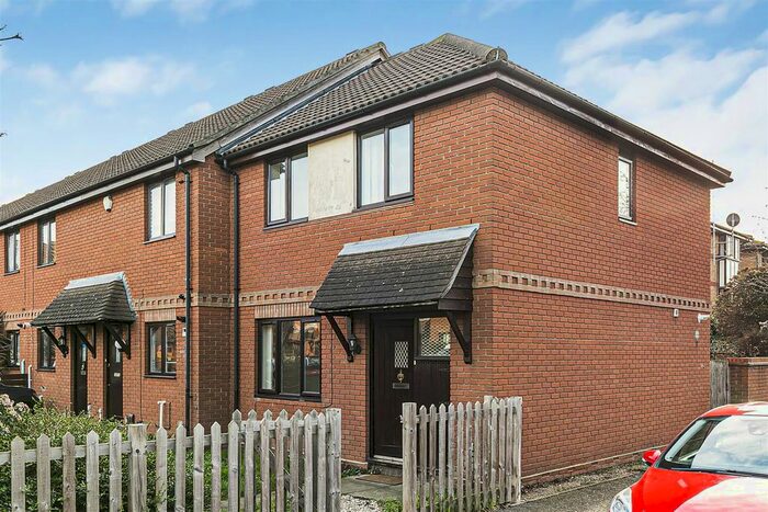 3 Bedroom Terraced House To Rent In Grebe Close, Forest Gate, London, E7