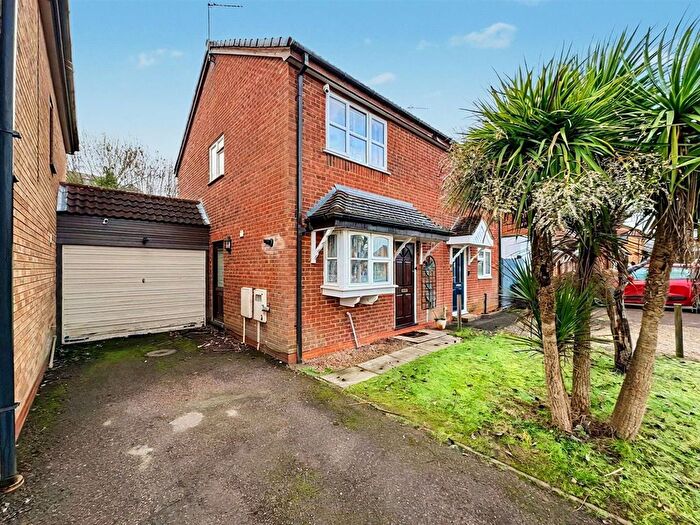 2 Bedroom Semi Detached House To Rent In Barons Croft, Nuneaton, CV10
