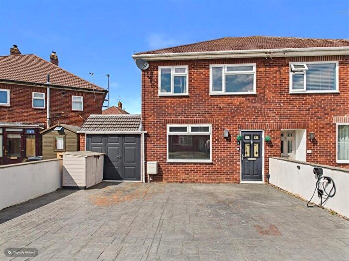 3 Bedroom Semi Detached House For Sale In Grisedale Close, Longlevens, Gloucester, GL2