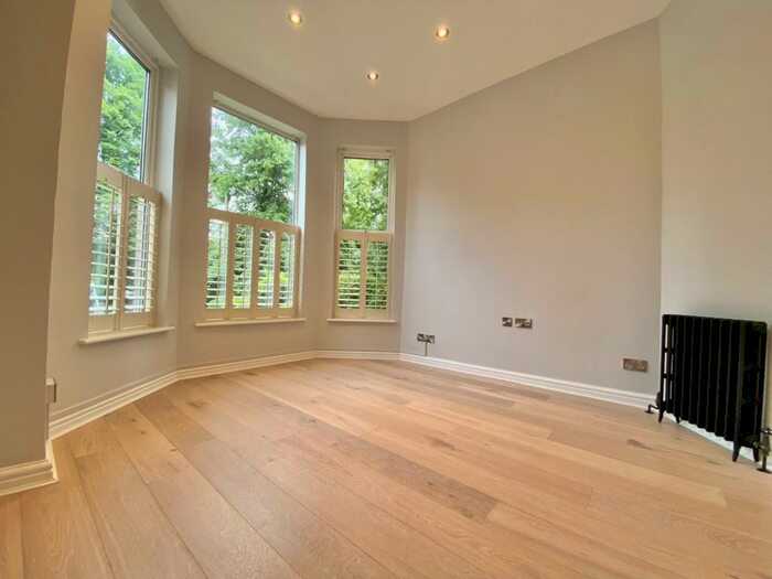 2 Bedroom Flat To Rent In Palatine Road, Manchester, Greater Manchester, M20