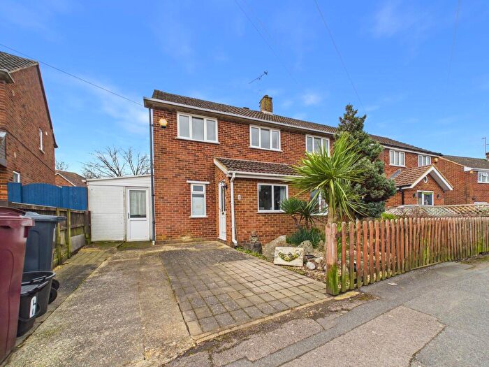 4 Bedroom Semi-Detached House For Sale In Severn Way, Tilehurst, RG30