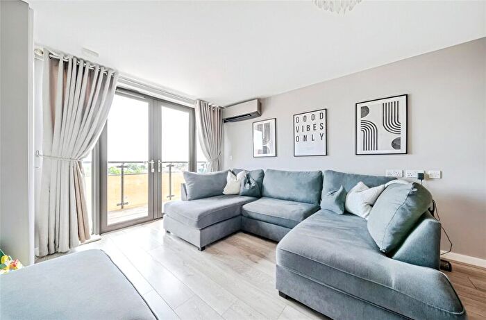 2 Bedroom Apartment For Sale In Royal Oak Road, Bexleyheath, DA6