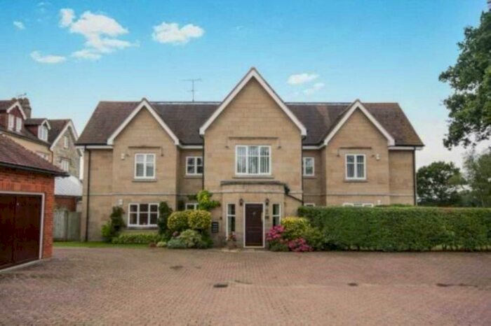 3 Bedroom Flat For Sale In Brighton Road, Horsham, RH13