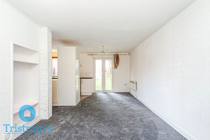 1 Bedroom Flat To Rent In Frobisher Gardens, Daybrook, NG5