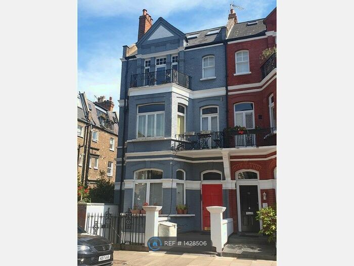 2 Bedroom Flat To Rent In Barons Court, London, W14