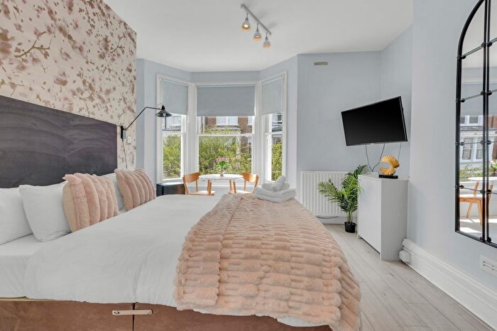 Studio To Rent In Hammersmith, W6