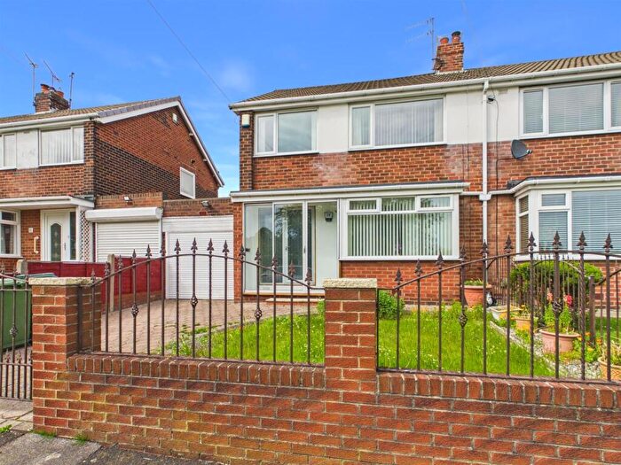 3 Bedroom Semi Detached House For Sale In Colegate West, Gateshead, NE10