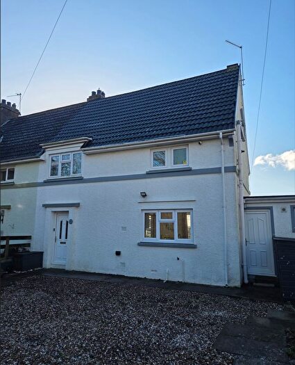 3 Bedroom Property To Rent In The Glebe, Tenby, SA70