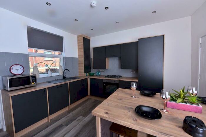 4 Bedroom Terraced House To Rent In Royal Park Road, Hyde Park, Leeds, LS6