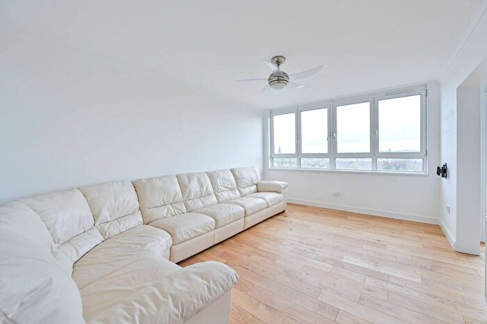 2 Bedroom Flat For Sale In Clapham Road, Stockwell, London, SW9