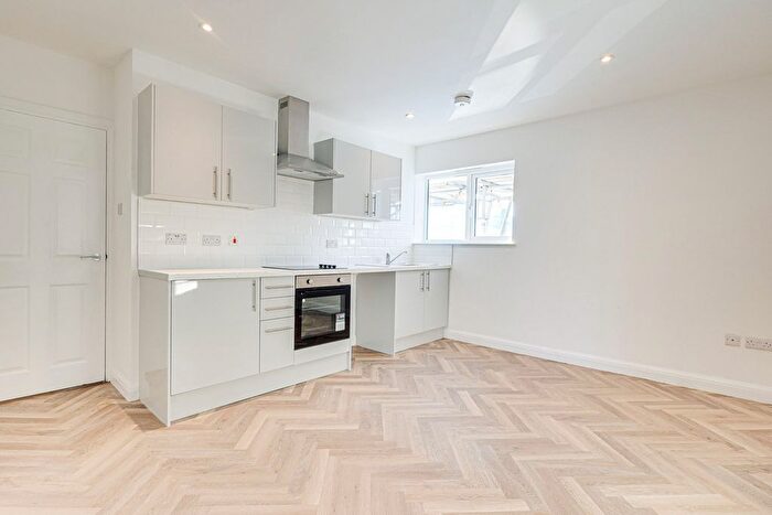 1 Bedroom Flat To Rent In Elmsleigh Drive, Leigh-On-Sea, SS9