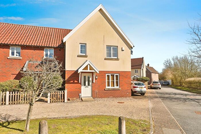 3 Bedroom Semi-Detached House For Sale In Larks Place, Dereham, NR20
