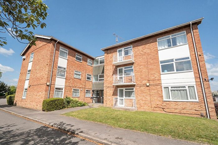 2 Bedroom Flat For Sale In Bath Road, Reading, Berkshire, RG1
