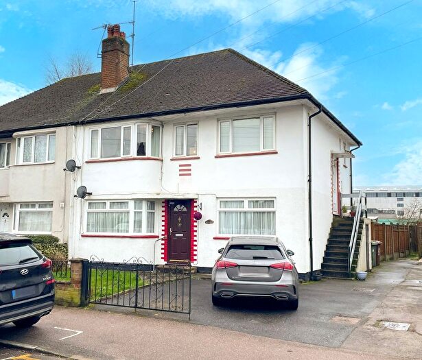 2 Bedroom Maisonette For Sale In Eldon Avenue, Borehamwood, WD6