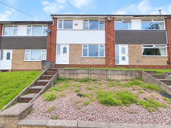 3 Bedroom Town House To Rent In Chatsworth Street, Oldham, OL4