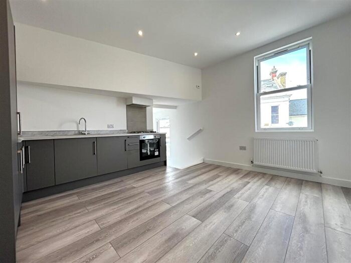2 Bedroom Apartment To Rent In Park Road, Sandy, SG19