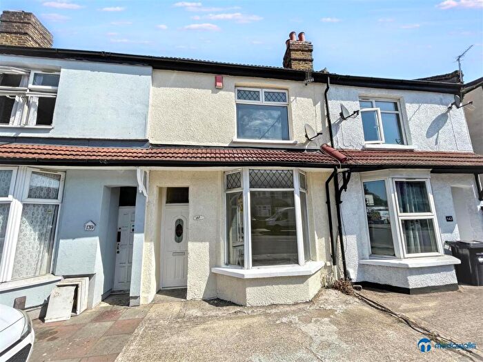 3 Bedroom Terraced House For Sale In Green Lane, Ilford, IG1
