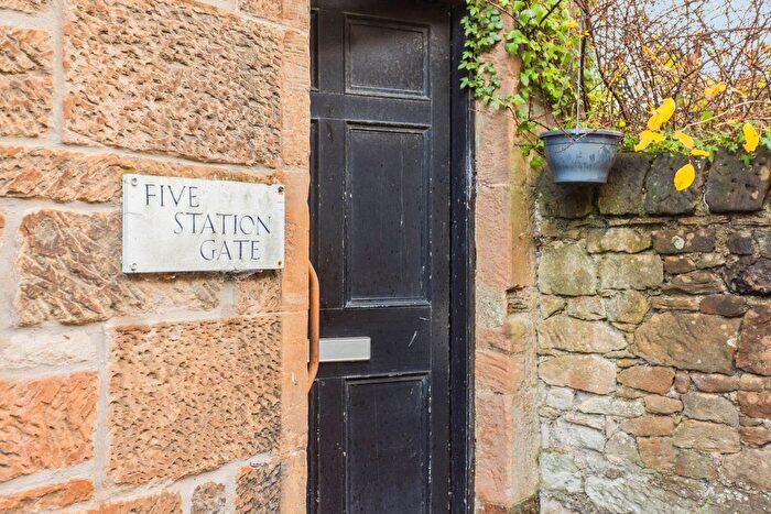 2 Bedroom Flat For Sale In Station Gate, Linlithgow, EH49