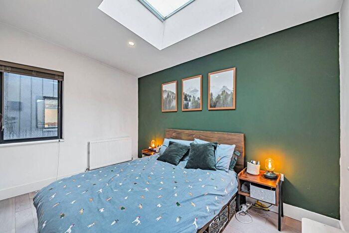 3 Bedroom End Of Terrace House For Sale In Heath Road, Thornton Heath, CR7