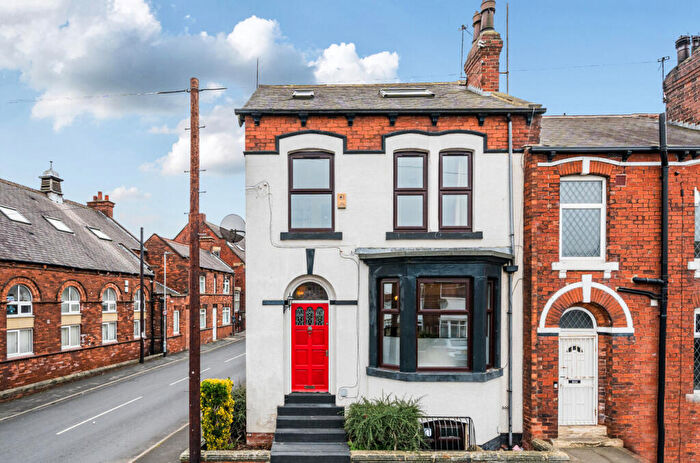 5 Bedroom End Of Terrace House For Sale In Mount Pleasant, Leeds, West Yorkshire, LS10