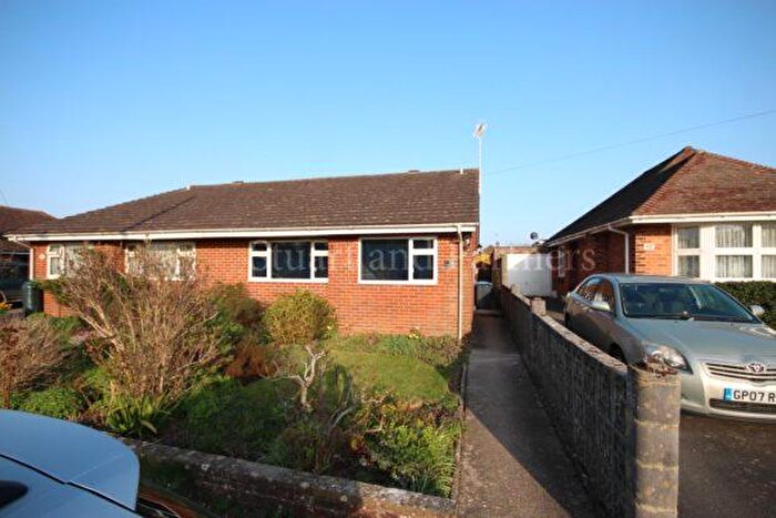 2 Bedroom Bungalow To Rent In Ockley Lane, Hassoscks, BN6
