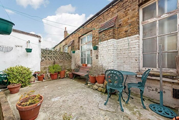 3 Bedroom End Of Terrace House For Sale In Mayall Road, Herne Hill, SE24