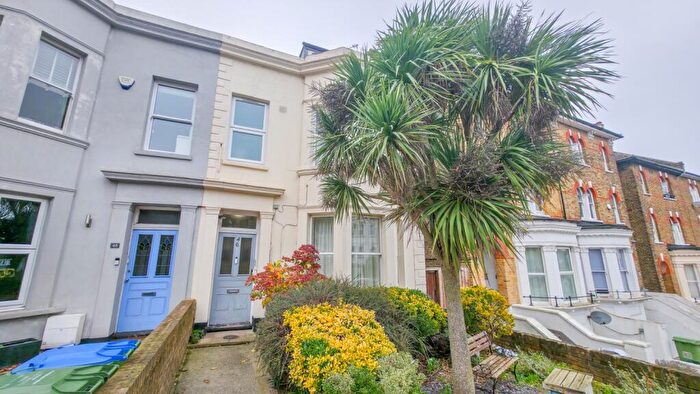 3 Bedroom Apartment For Sale In Eglinton Hill, Shooters Hill, London, SE18