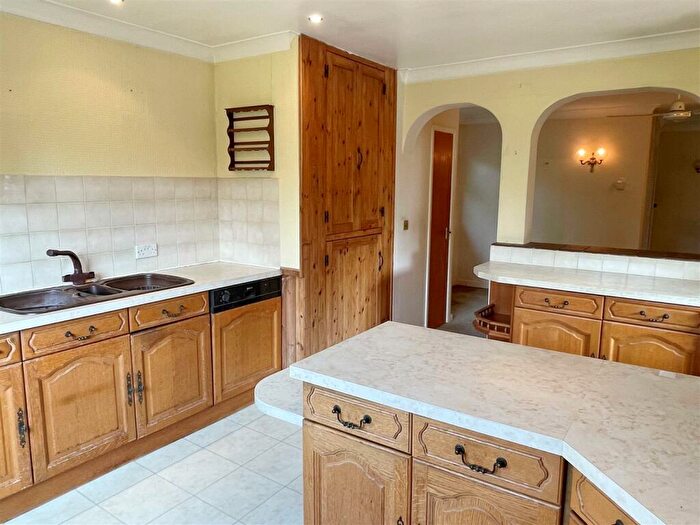 2 Bedroom Bungalow For Sale In Falkland Drive, Newbury, RG14