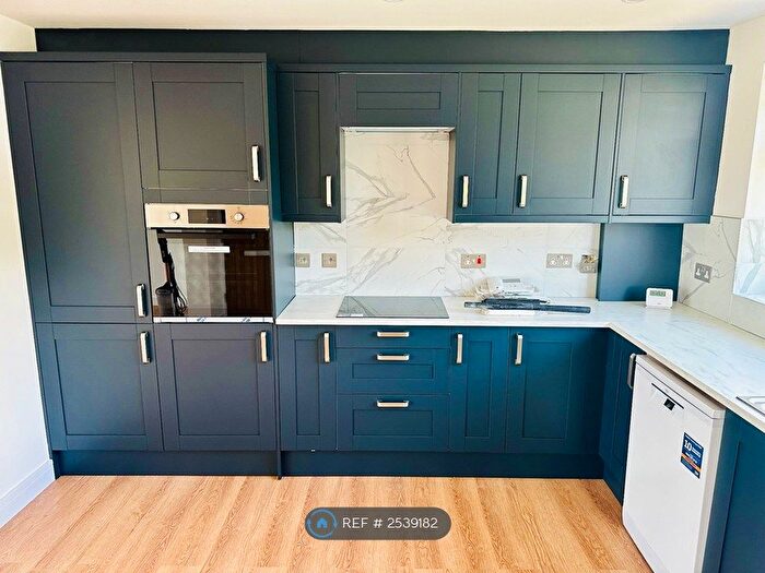 2 Bedroom Flat To Rent In Hampton Lane, Solihull, B91